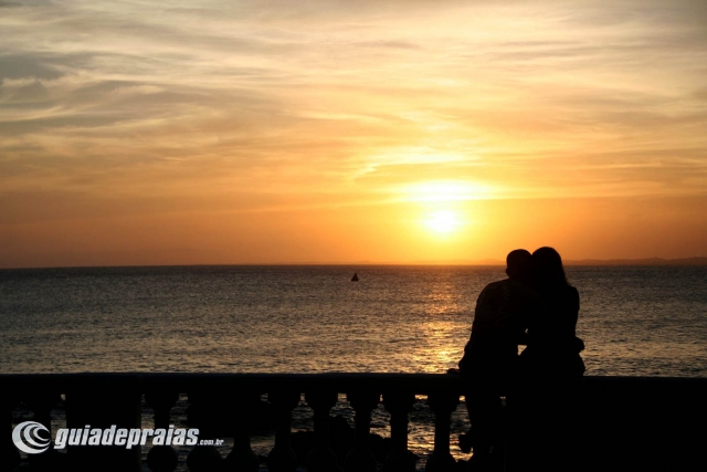 Pr do sol na orla da Praia do Farol da Barra | Foto de g
